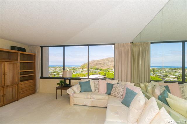 Ocean and marina views from your living room. Lots of built ins for extra storage. Spacious 2  bedro