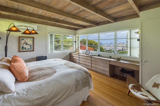 Photo of 2316 Round Top Dr in Honolulu, HI
