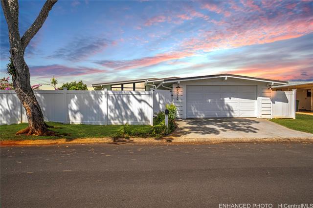 Photo of 2072 Akaikai Loop in Pearl City, HI