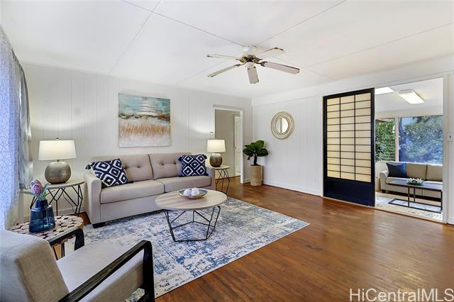 Photo of 1527 Kaleilani St in Pearl City, HI