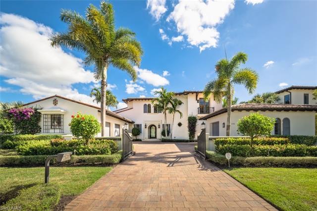 This gorgeous custom home is located in the exclusive Mirada neighborhood of Estuary at Grey Oaks. F