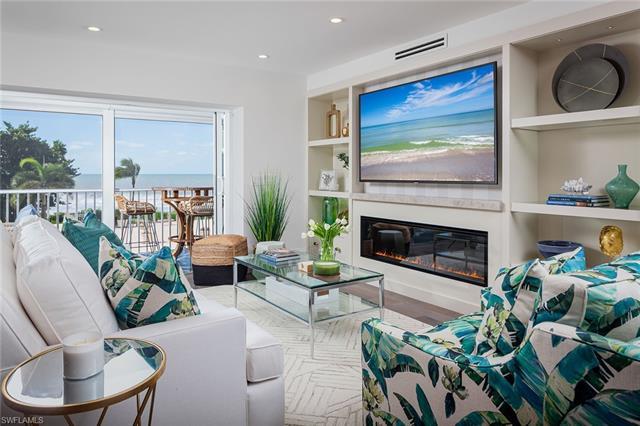 Enjoy stunning Gulf views from this absolutely gorgeous, fully renovated Regency Towers unit. Open f