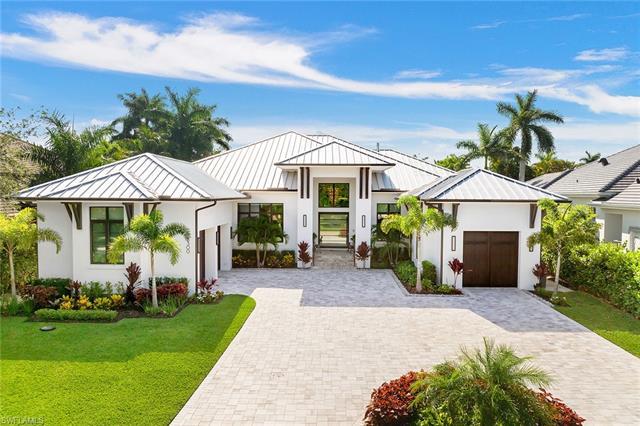 Beautifully furnished, contemporary, open-concept home located in the highly desirable Moorings neig