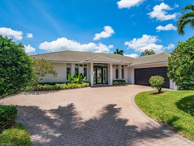 High and dry with NO HURRICANE DAMAGE in the heart of the Moorings. This move in ready home is ideal