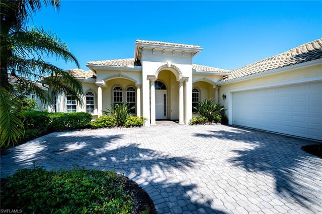 Beautiful North Naples Home. Horse Creek Estates 4 bedrooms plus a den, 3 full baths, and a pool. Th