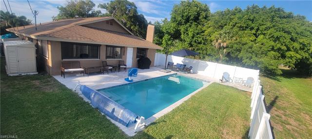 If you love to entertain or are looking for a turnkey rental that can accommodate a large amount of 