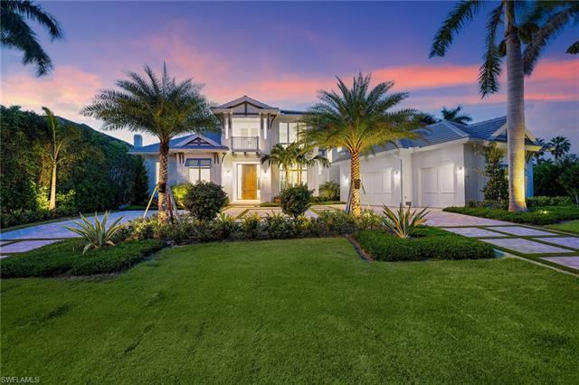Discover an exceptional waterfront opportunity with this stunning residence, offering great value. B