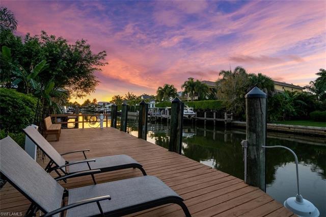 Nestled downtown in the lush environs of 18th Avenue South in Aqualane Shores, this beautifully fini