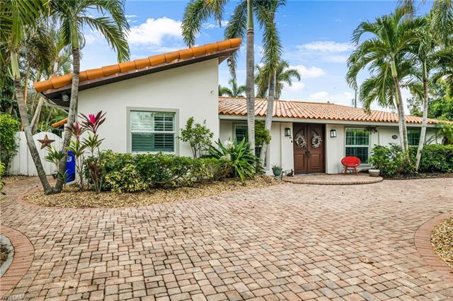 Rare opportunity to live in Olde Naples, a stone’s throw from the beach and 5th Ave S. This 3 bed, 3