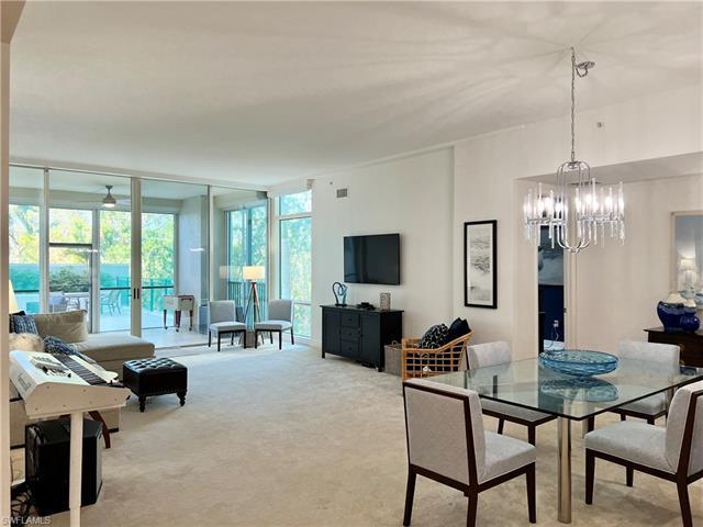 This spacious 2,500 sq ft. first floor end unit features 10’ ceilings and floor-to-ceiling windows p