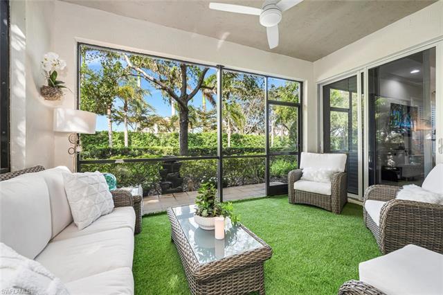 Before you head off to play golf, why not enjoy a cup of coffee on your luxurious, grassy lanai? Thi