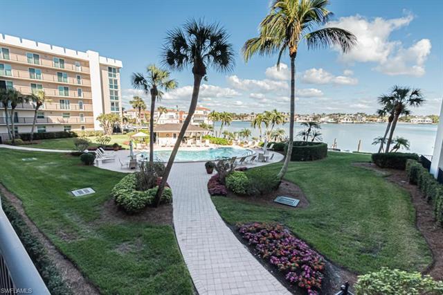 PRIME LOCATION:  This 2BR, 2B condominium on Gulf Shore Blvd in Park Shore captures the essence of N