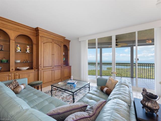 Treat yourself to tropical breezes and spectacular views of the Gulf and Little Hickory Bay from the