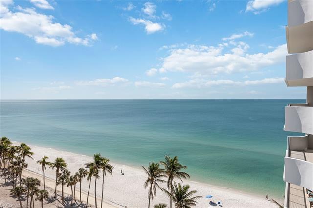 Stunning sunsets from this wonderful Gulf-front location. Views of beach, Gulf and also Venetian Bay