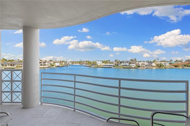 Come watch the dolphins play!  Perfectly placed on the second level, this top floor, three bedroom t