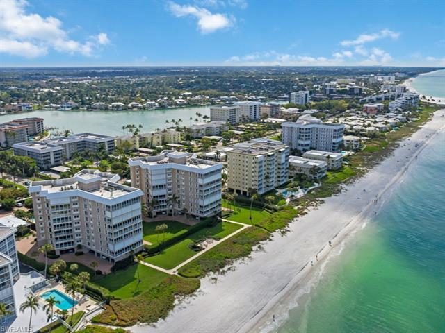 You don't have to sacrifice space for view. This Exclusive condominium features 3 large bedrooms and