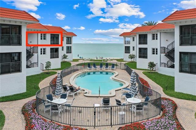 Discover Southern Clipper Villa 4, a stunning 2 bedroom, 2 bathroom beachfront haven in Naples. Offe