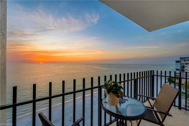 Sunsets and a panoramic gulf view await you! A beautiful beachfront condominium in The Moorings, Nor