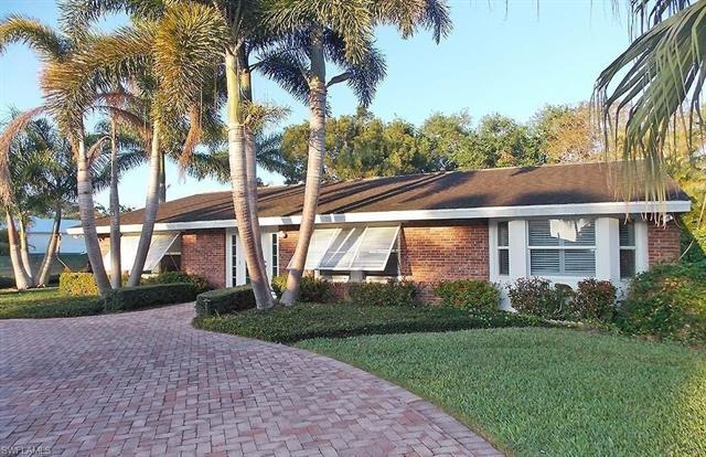 Bright and spacious mid-century home just 3 blocks from the beach in Aqualane Shores

Bright and s