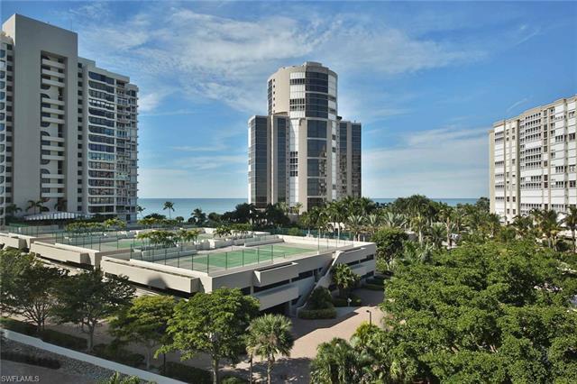 Captivating panoramic Gulf, Bay, City views, and breathtaking sunsets from this fourth-floor end uni