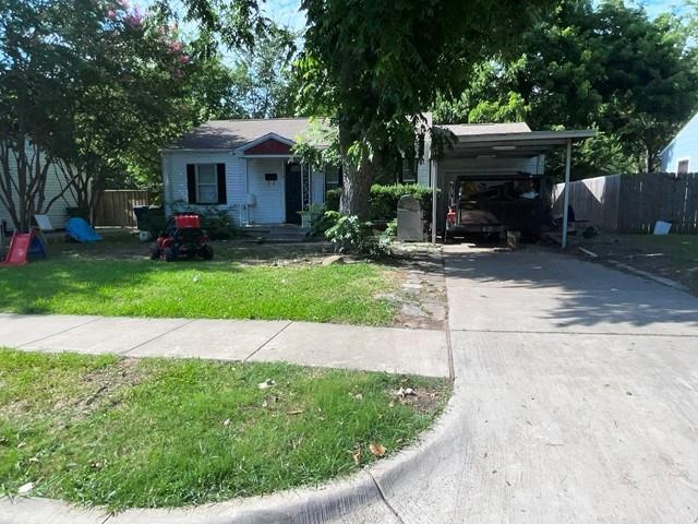 Fantastic fixer upper opportunity! Single-family, ranch-style home in Garland offers 3 Bedrooms and 