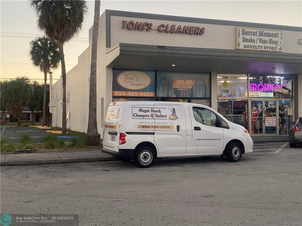Photo of 2654 E Oakland Park Blvd in Fort Lauderdale, FL