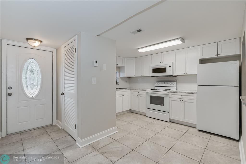 Photo of 400 S Hollybrook Dr #203 in Pembroke Pines, FL