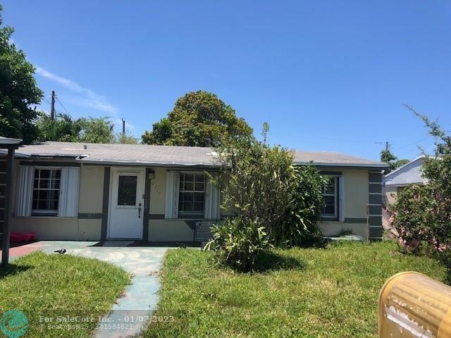 Photo of 2215 Fletcher St in Hollywood, FL