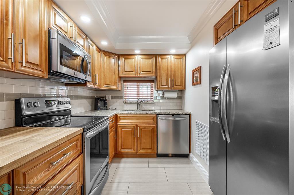 Photo of 8971 S Hollybrook Blvd 104 in Pembroke Pines, FL
