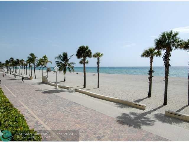 Photo of 511 S Surf Rd in Hollywood, FL