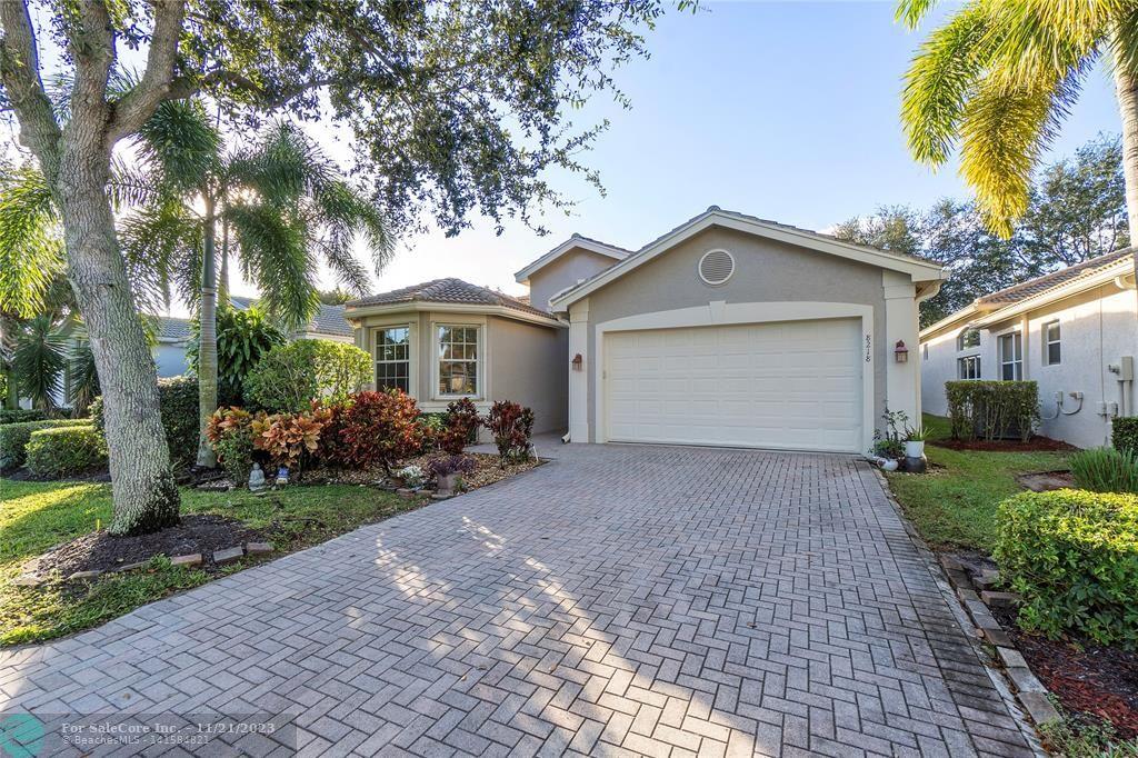 Photo of 8218 Sandpiper Glen Dr in Lake Worth, FL
