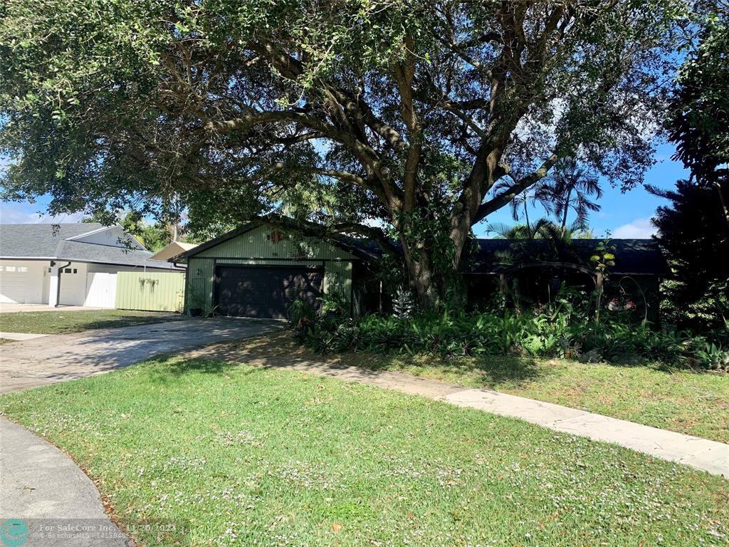 Photo of 910 Briarwood Dr in Haverhill, FL