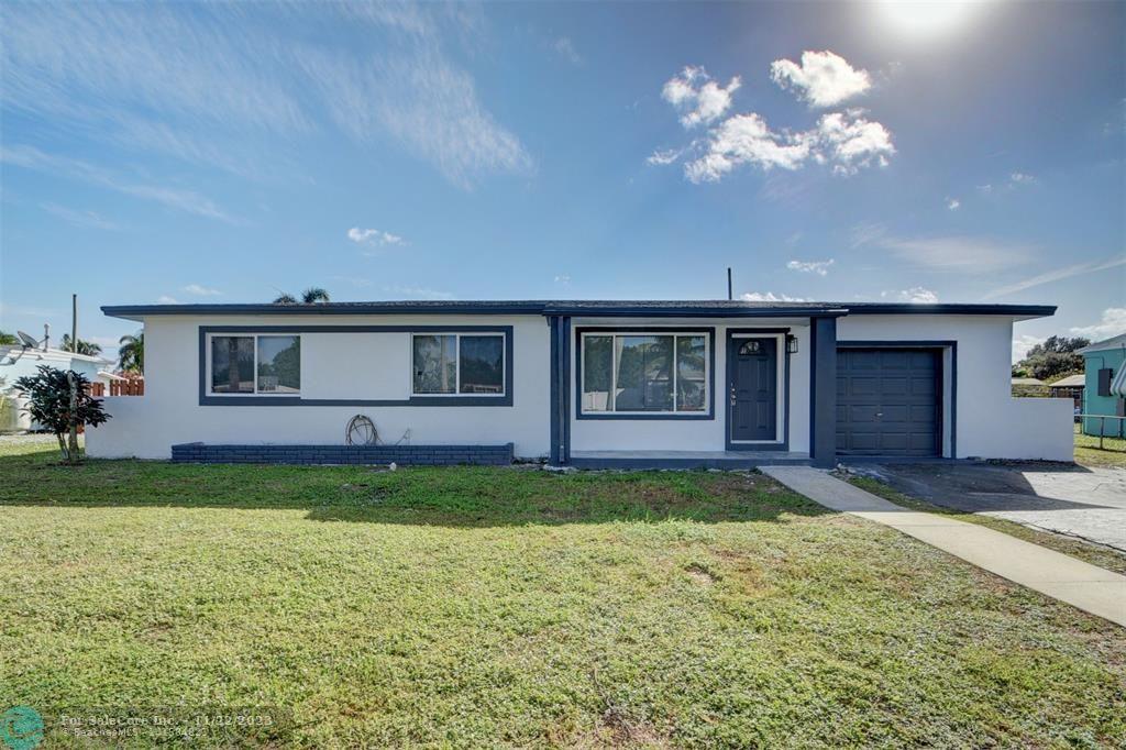 Photo of 325 Mid Pines Rd in Palm Springs, FL