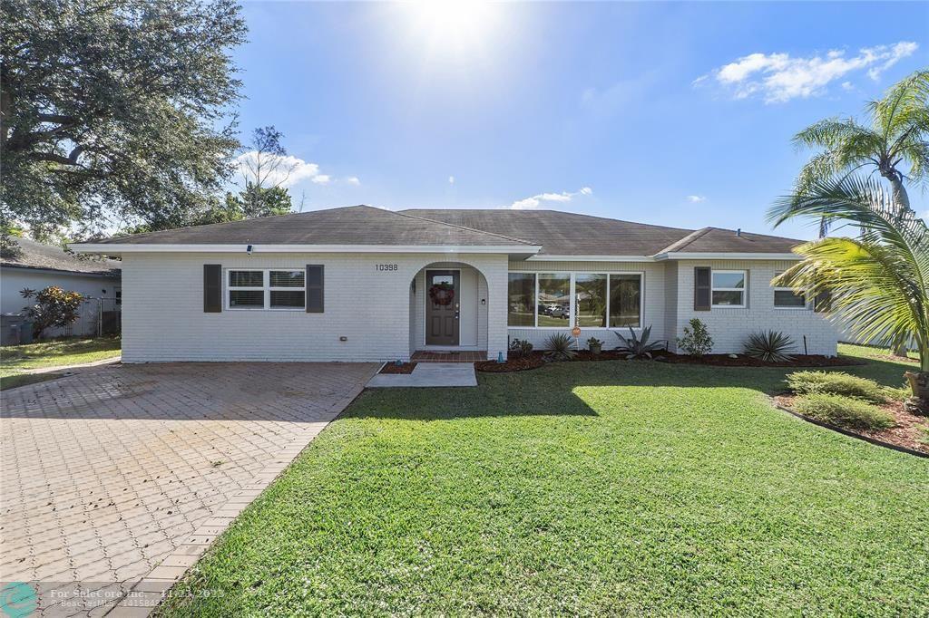 Photo of 10398 Dorchester Dr in Boca Raton, FL