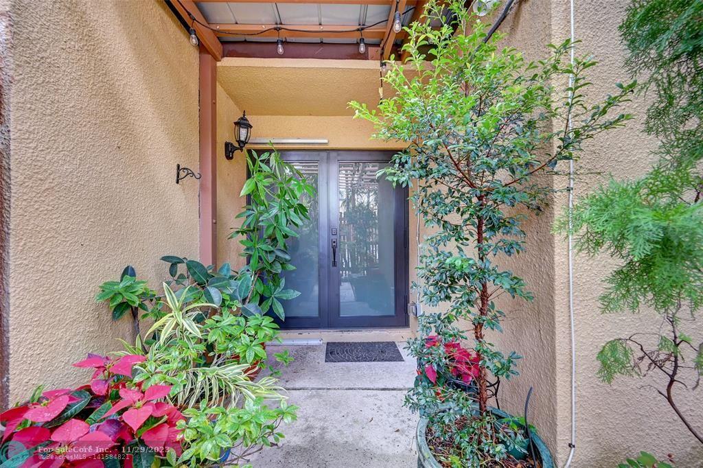 Photo of 1401 E Golfview Dr 1401 in Pembroke Pines, FL