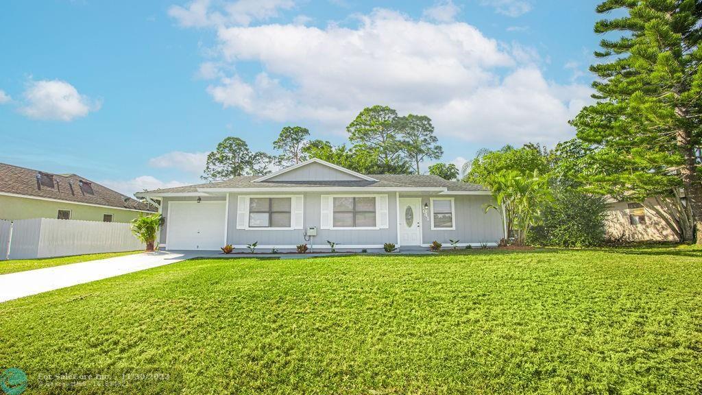 Photo of 1041 SW Longfellow Rd in Port St Lucie, FL