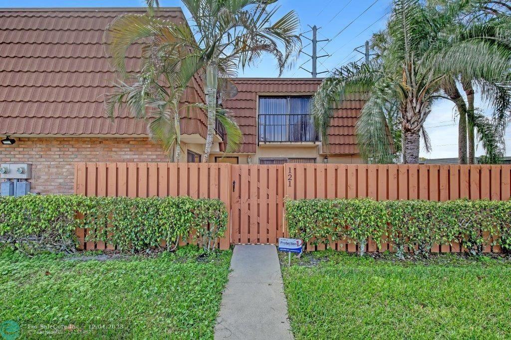 Photo of 121 Heritage Wy 121 in West Palm Beach, FL