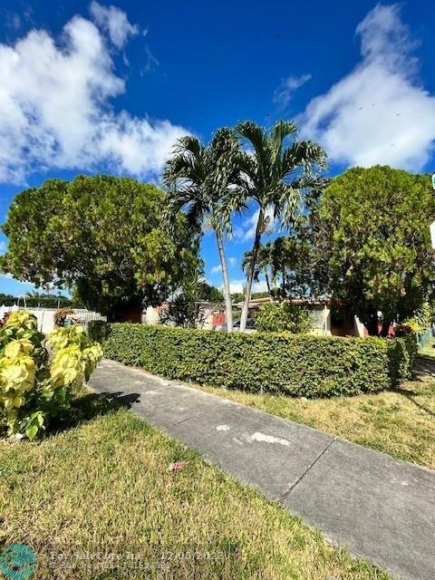 Photo of 3051 NW 100th St in Miami, FL