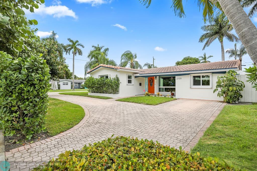 Photo of 2100 N 14th Ter in Hollywood, FL