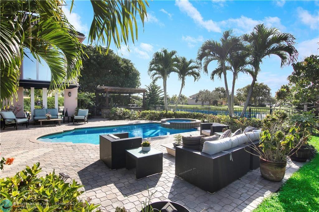 Photo of 9238 Pineville Dr in Lake Worth Beach, FL