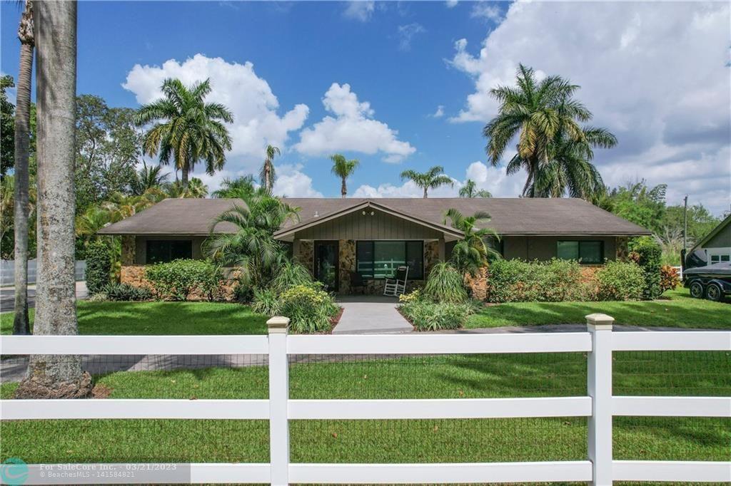 Photo of 11301 SW 16th St in Davie, FL