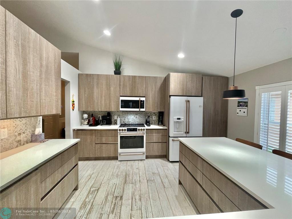Photo of 5688 Fountains Dr in Lake Worth Beach, FL