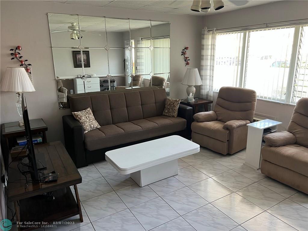 Photo of 815 SW 10th Ter #V6 in Hallandale Beach, FL