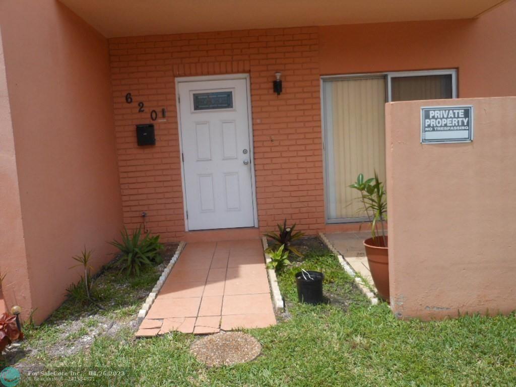 Photo of 620 SW 80th Ter in North Lauderdale, FL