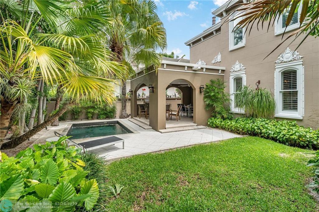 Photo of 525 N Victoria Park Rd in Fort Lauderdale, FL