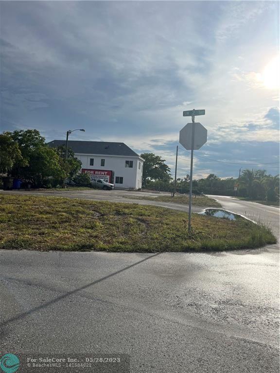 Photo of 913 SW 2nd Ter in Deerfield Beach, FL