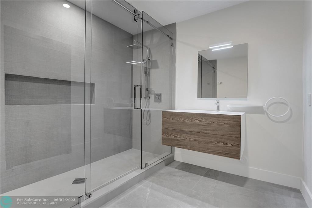 Photo of 2500 NE 40th St in Fort Lauderdale, FL
