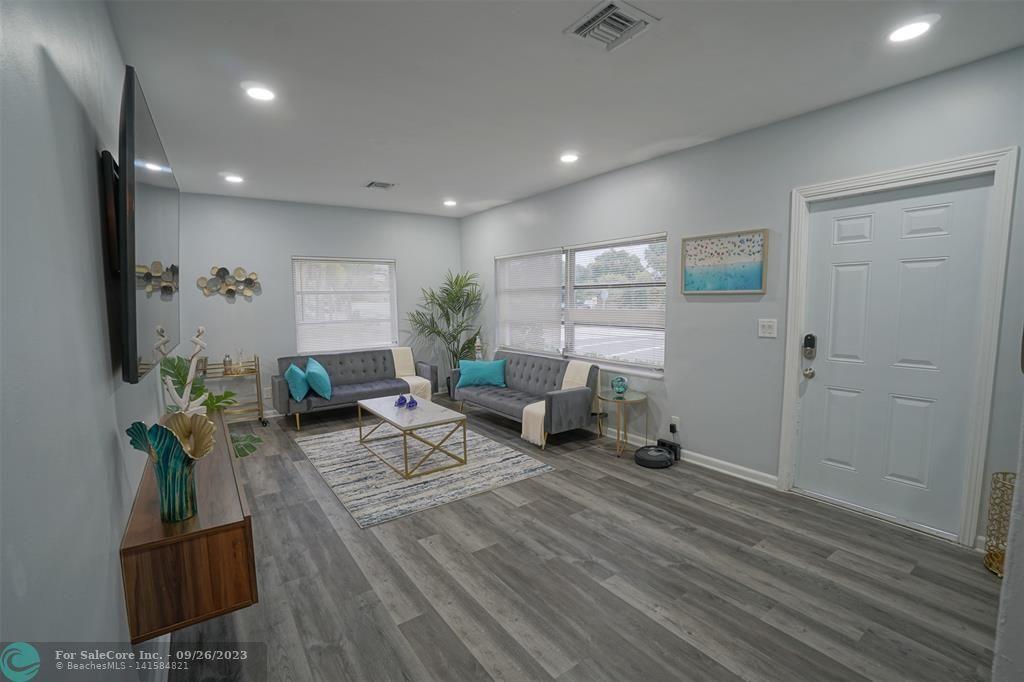 Photo of 1102 Sunset Rd in West Palm Beach, FL