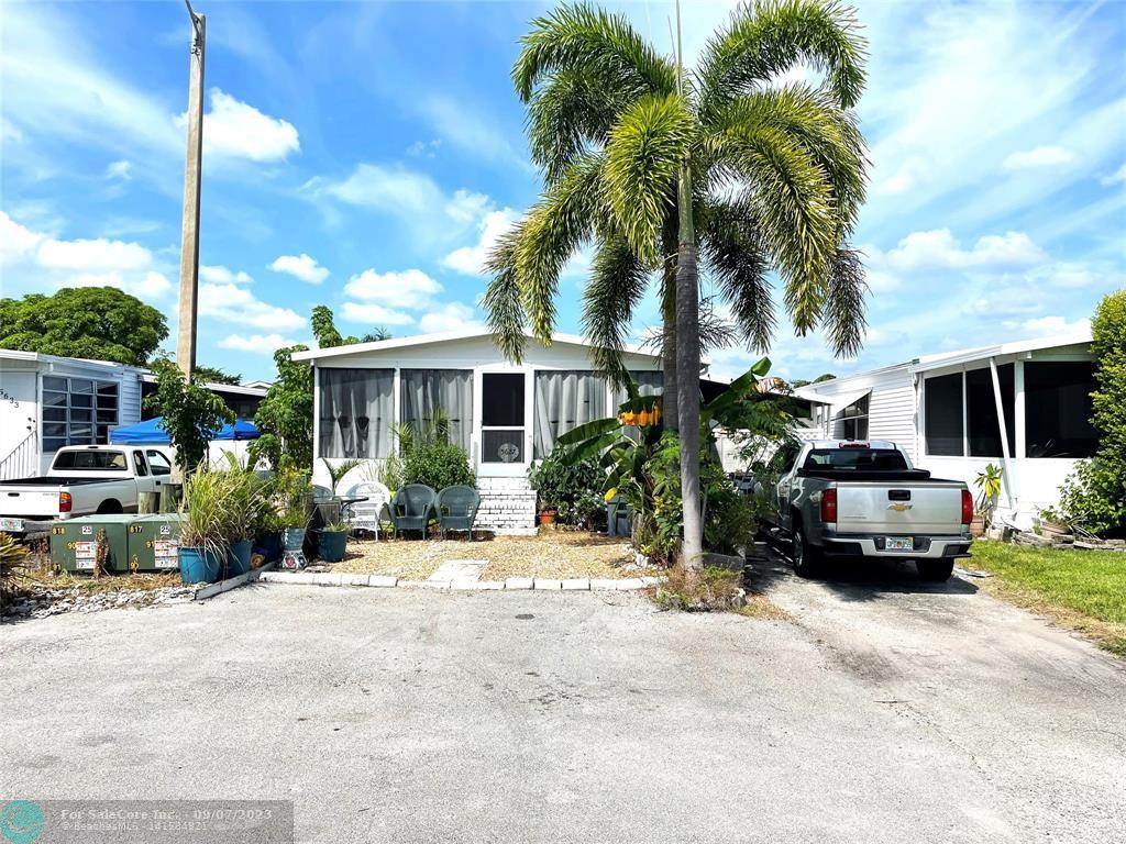 Photo of 5627 Lagoon Dr in Fort Lauderdale, FL