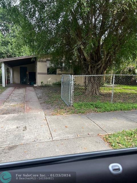 Photo of 940 NW 34th Ave in Lauderhill, FL